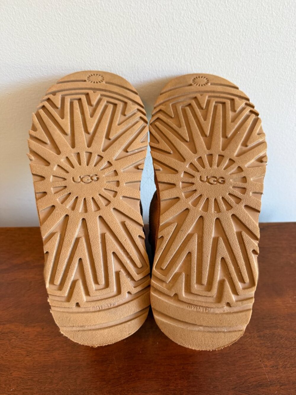 UGG Neumel Boots Men's Size 6 Chestnut Tan Suede Chukka Boots - Picture 7 of 7